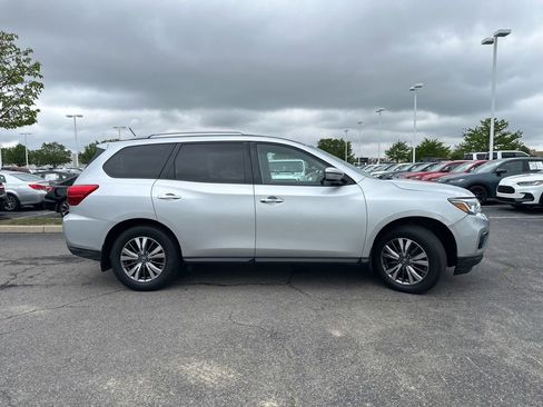 Used 2018 Nissan Pathfinder S AWD/4WD image 11