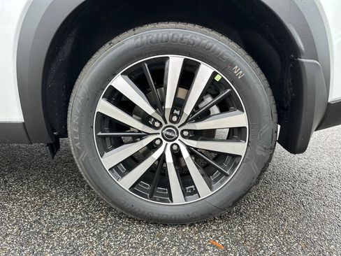 New 2025 Nissan Pathfinder Platinum image 21