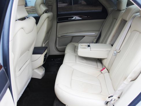 Used 2013 Lincoln MKZ Base image 40