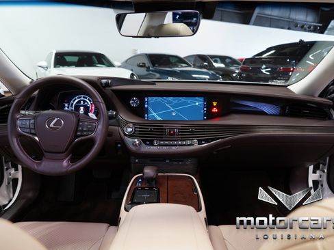 Used 2020 Lexus LS 500 w/ Accessory Package (Z2) image 33