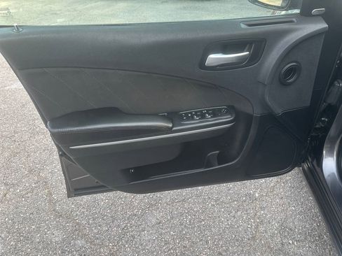 Used 2017 Dodge Charger SXT RWD image 14