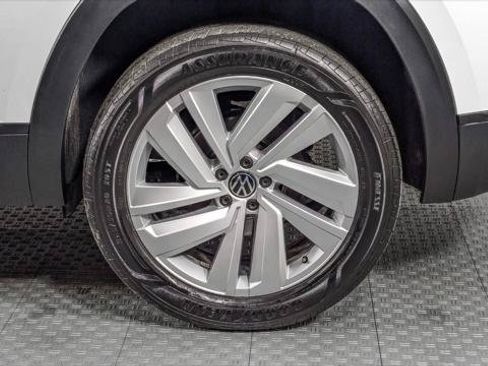 Used 2023 Volkswagen Atlas Cross Sport SE FWD image 33