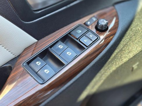 Used 2017 Toyota Sienna Limited Premium image 35