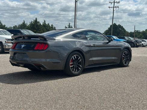 Used 2017 Ford Mustang Coupe RWD image 29