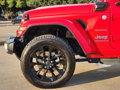 Used 2024 Jeep Wrangler Unlimited Sahara AWD/4WD image 8