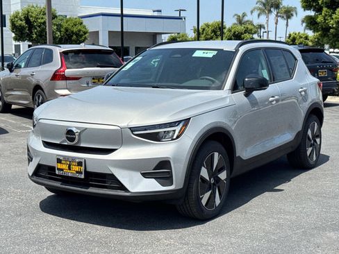 New 2025 Volvo EX40 Core w/ Climate Package image 5