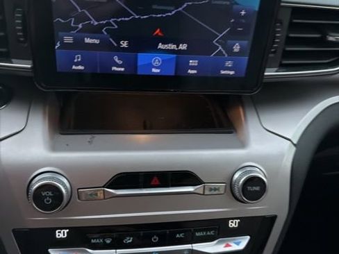 Used 2020 Ford Explorer XLT w/ Equipment Group 202A image 9
