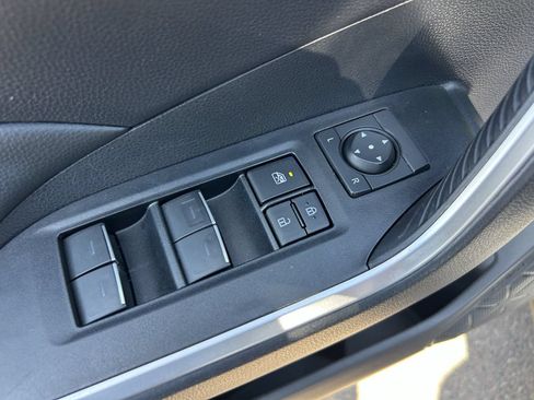 Used 2024 Toyota RAV4 XLE AWD/4WD image 30