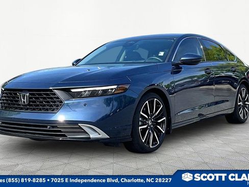 Used 2024 Honda Accord Touring image 3