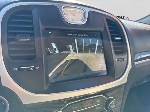 Used 2022 Chrysler 300 Touring L image 33