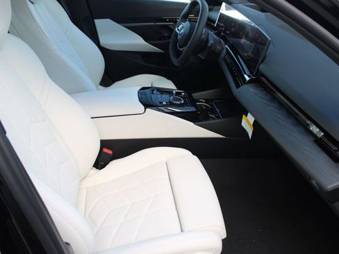 Used 2026 BMW 530i w/ Premium Package RWD image 25