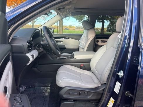 New 2025 Honda Pilot Touring image 13