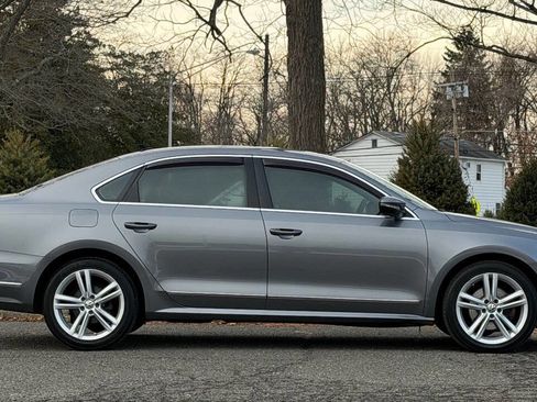 Used 2012 Volkswagen Passat TDI SEL Premium image 5