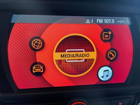 Used 2020 MINI Cooper 4-Door Hardtop w/ Storage Package image 34