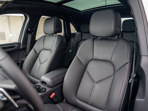 New 2026 Porsche Macan image 5