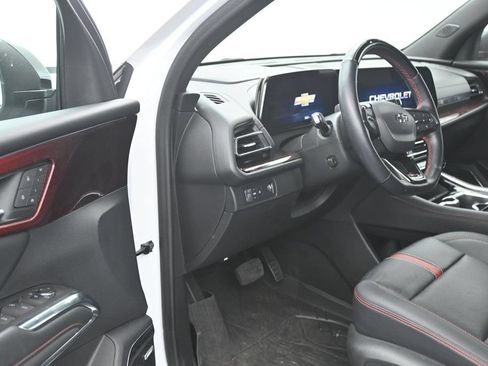 Used 2024 Chevrolet Traverse RS FWD image 11