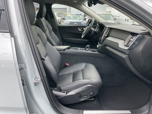 Used 2025 Volvo XC60 B5 Plus image 13