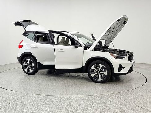 New 2026 Volvo XC40 B5 Plus w/ Climate Package image 10