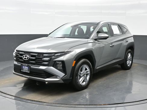 Certified 2026 Hyundai Tucson SE image 2
