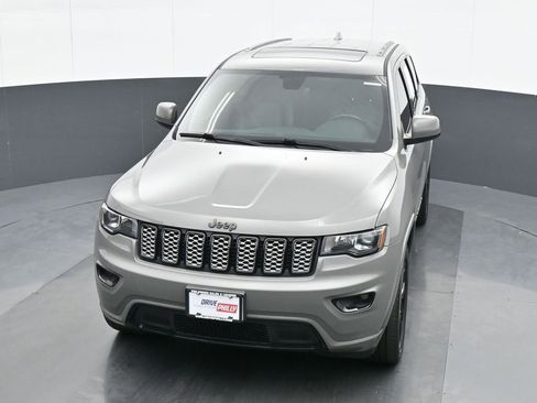 Used 2022 Jeep Grand Cherokee Laredo X image 16
