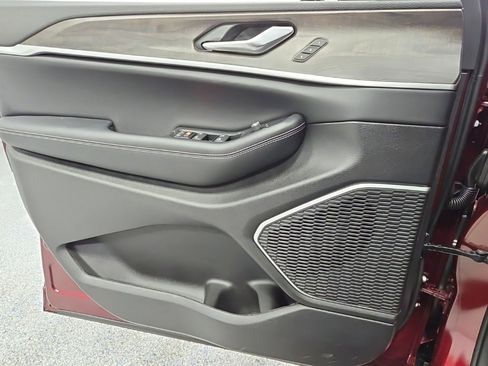 New 2026 Jeep Grand Cherokee Limited w/ Limited Altitude Package image 32