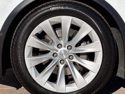 Used 2018 Tesla Model X 75D image 34