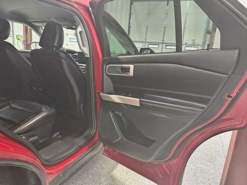 Used 2020 Ford Explorer XLT w/ Equipment Group 202A AWD/4WD image 21