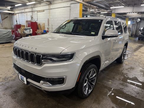 Used 2022 Jeep Wagoneer Series III w/ Premium Group I image 3