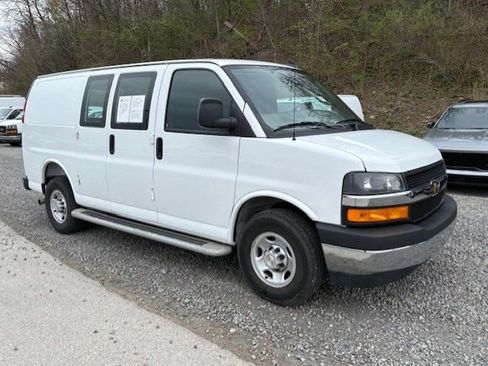 Used 2024 Chevrolet Express 2500 w/ Driver Convenience Package RWD image 3