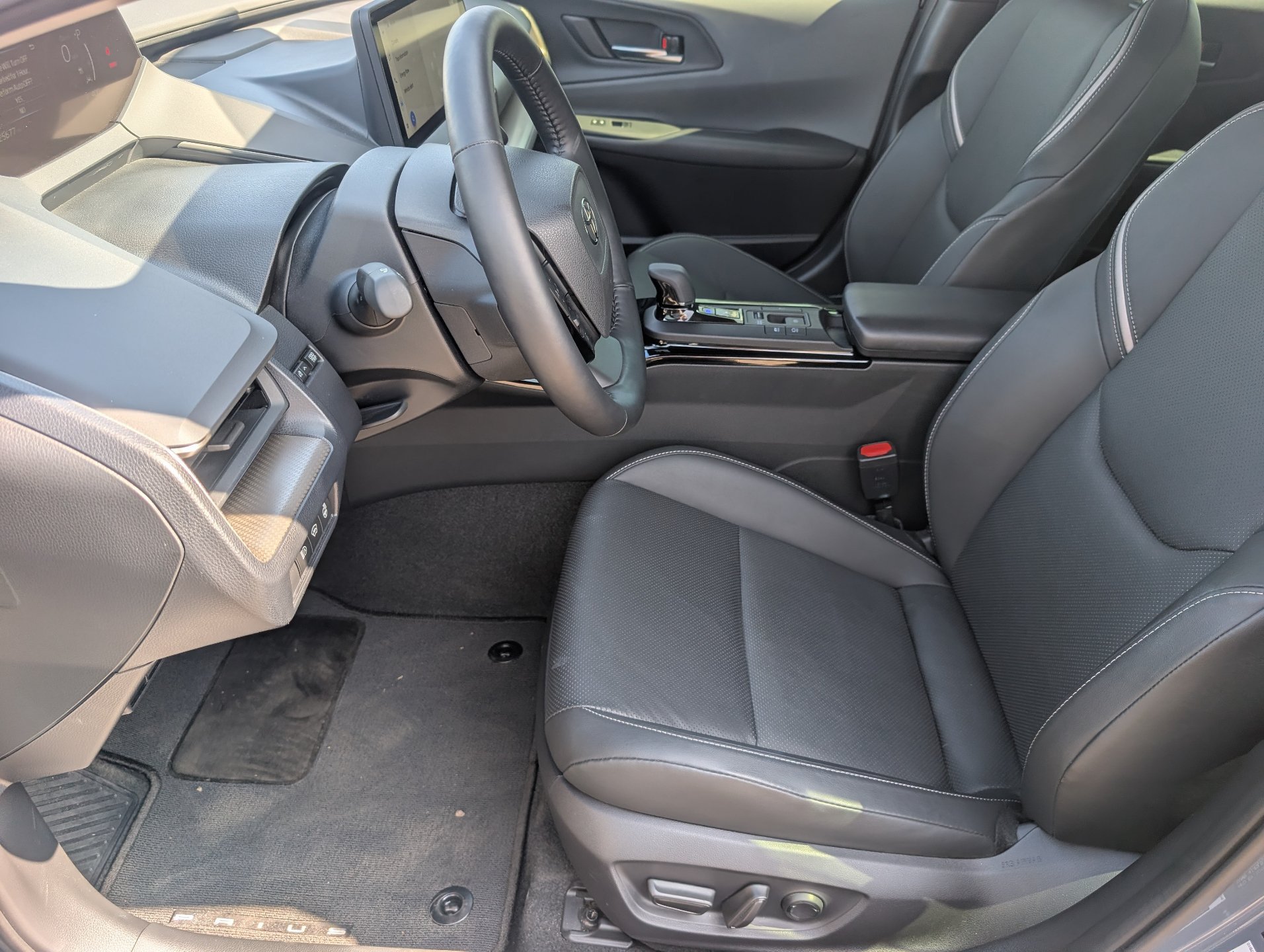 Used 2024 Toyota Prius XLE FWD image 17