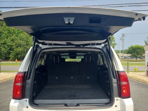 Used 2019 Chevrolet Suburban LT image 31