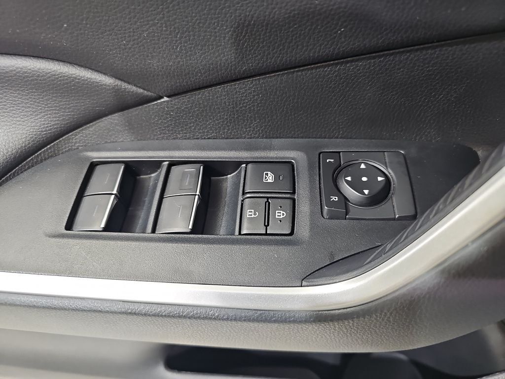 Used 2025 Toyota RAV4 XLE AWD/4WD image 29