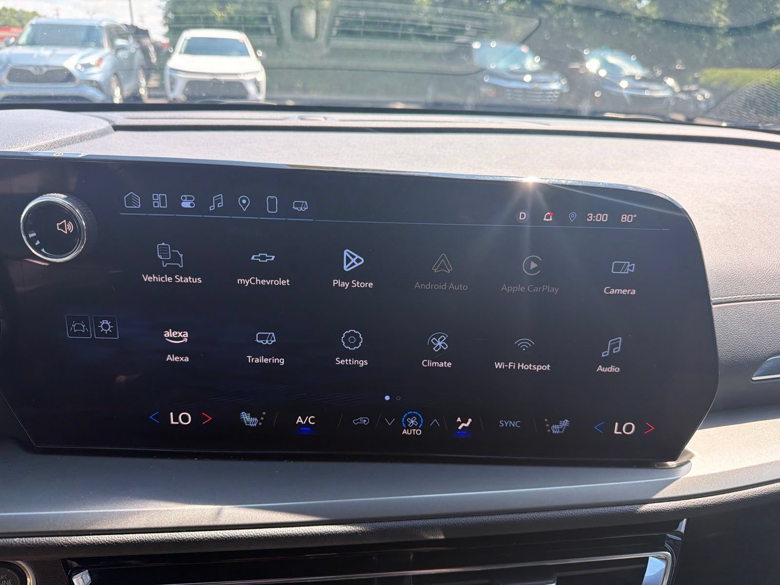 Used 2025 Chevrolet Traverse LT w/ LPO, Floor Liner Package FWD image 14