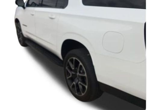 Used 2024 Chevrolet Suburban RST w/ Luxury Package image 20