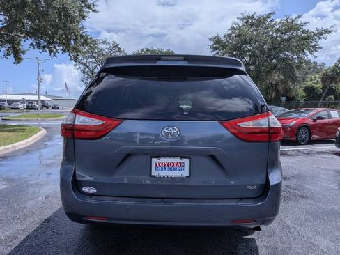 Used 2015 Toyota Sienna XLE Premium FWD image 4