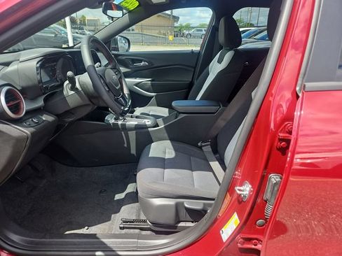 Used 2025 Chevrolet Trax RS FWD image 9