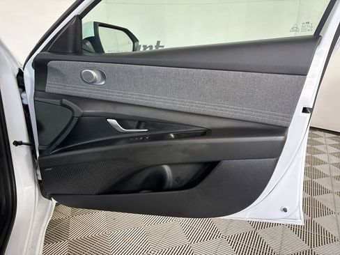 Used 2025 Hyundai Elantra Limited FWD image 27
