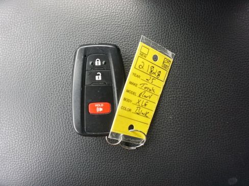 Used 2025 Toyota RAV4 XLE AWD/4WD image 29