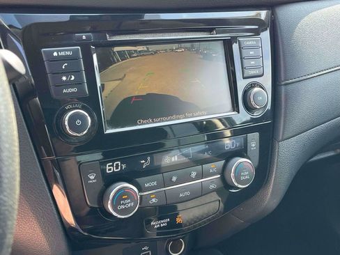Used 2020 Nissan Rogue SV FWD image 21