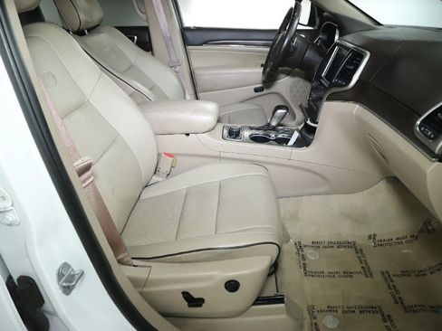 Used 2017 Jeep Grand Cherokee Overland AWD/4WD image 35