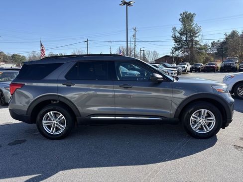 Used 2024 Ford Explorer XLT image 11