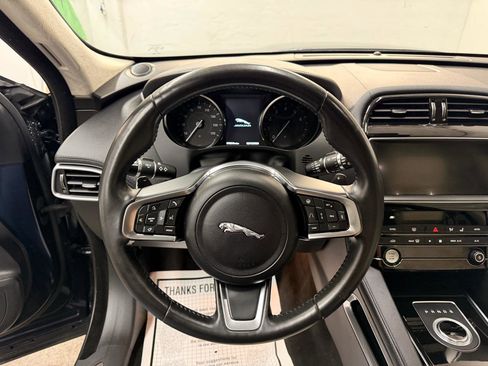 Used 2019 Jaguar F-PACE Prestige image 21