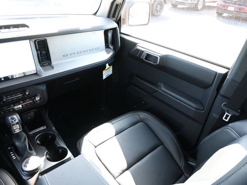 New 2026 Ford Bronco Outer Banks AWD/4WD image 32