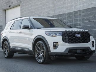 Used 2025 Ford Explorer ST-Line w/ ST-Line Street Pack video 1