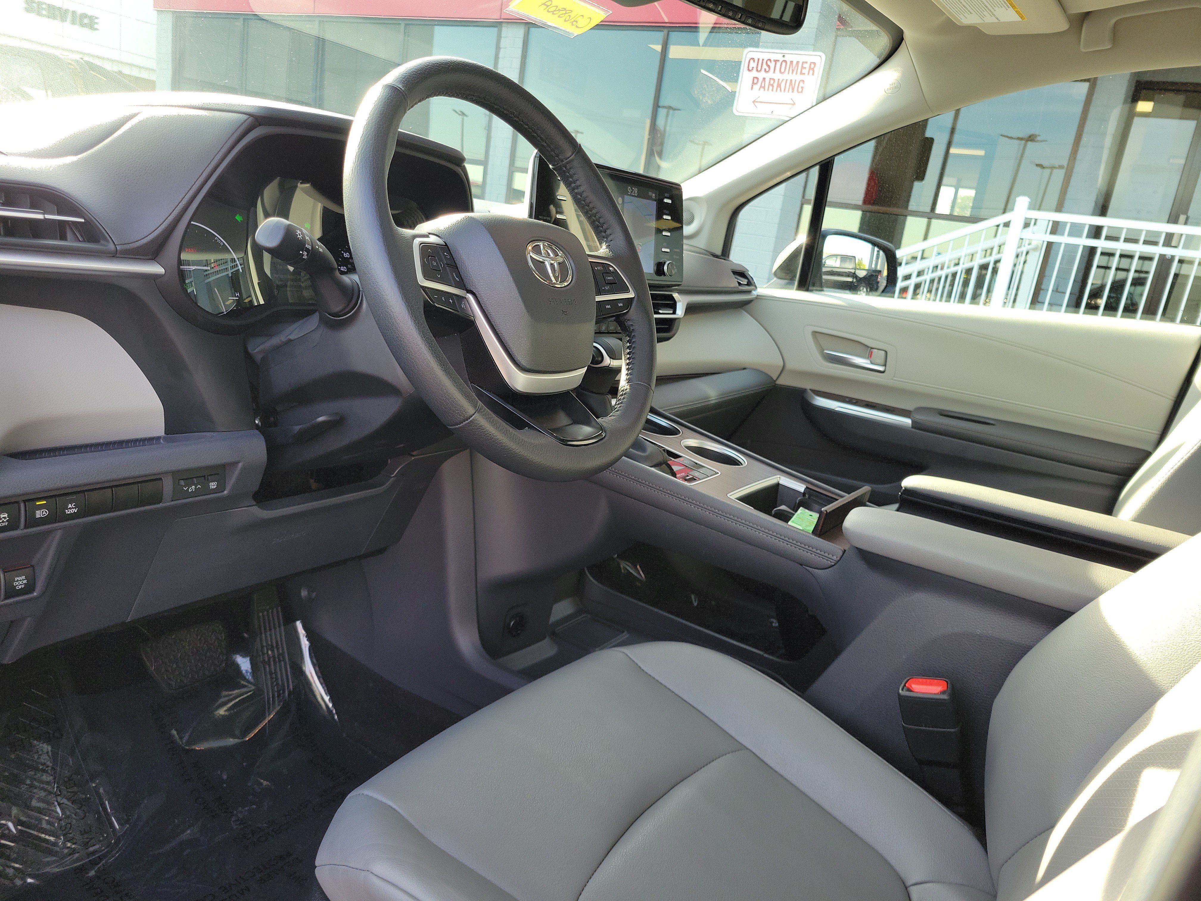 Used 2023 Toyota Sienna XLE w/ XLE Plus Package AWD/4WD image 19