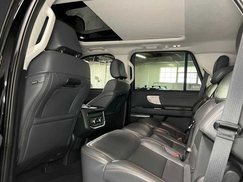 Used 2025 Ford Expedition Active AWD/4WD image 20