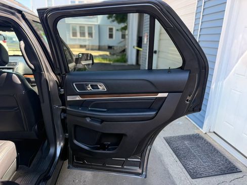 Used 2017 Ford Explorer Limited AWD/4WD image 36