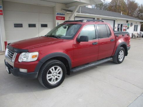 Used 2010 Ford Explorer Sport Trac XLT image 12