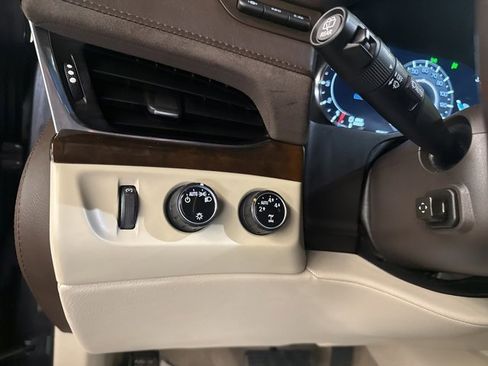 Used 2016 Cadillac Escalade Luxury image 19