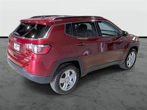Used 2022 Jeep Compass Latitude w/ Convenience Group AWD/4WD image 4